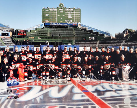 Chicago Blackhawks Wrigley Field Winter Classic 2009 Team Portrait (16x20) Premium Poster Print