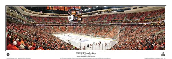 Photo: The Flyers watch a replay during the 2010 Stanley Cup Final -  PHI20100602314 