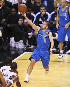 J.J. Barea "Phenomenon" (2011) Dallas Mavericks Premium Poster Print - Photofile 16x20