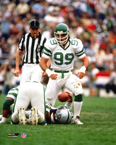 Mark Gastineau "Classic Tackle" (1985) New York Jets Premium Poster Print - Photofile Inc.