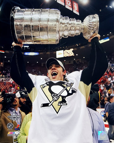 Evgeni Malkin "Raise the Cup" (2009) Pittsburgh Penguins Premium Poster Print - Photofile 16x20