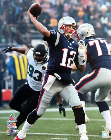 Tom Brady "Big Game Strike" New England Patriots Premium Poster - Photofile 16x20