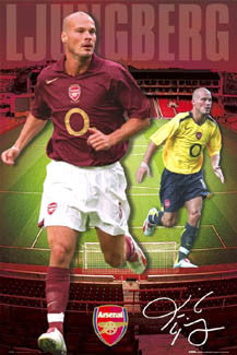 Freddie Ljungberg a signé avec le football d'Arsenal Freddie Ljungberg a signé avec le football d'Arsenal